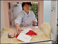 Nurse demonstrates Japan's "baby hatch" on 1 May 2007